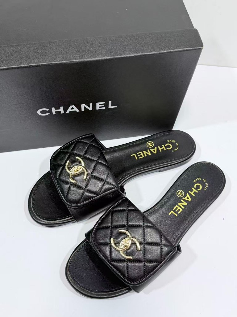 Chanel Women‘s Black Sandals
